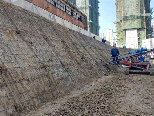 温泉建筑边坡支护