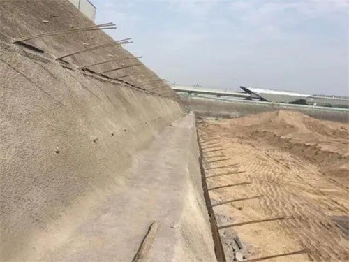 温泉河道边坡加固